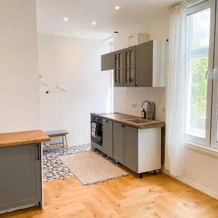 Cozy City Center 2 Bedroom Apartment