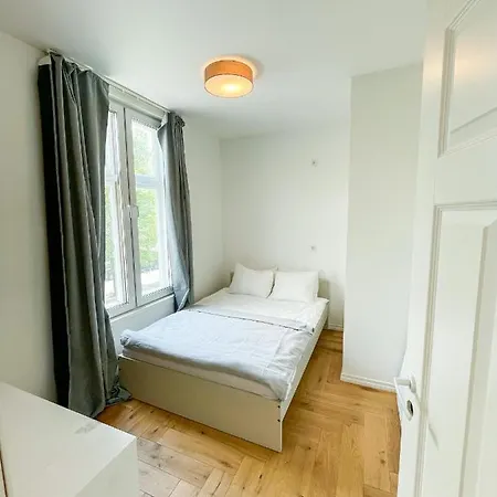 Cozy City Center 2 Bedroom